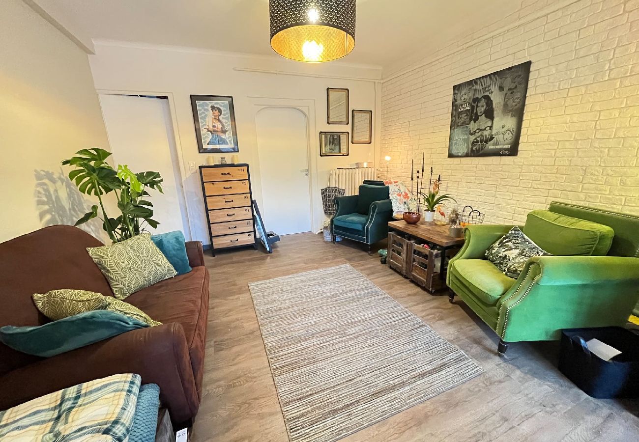 Relax in the lounge 
