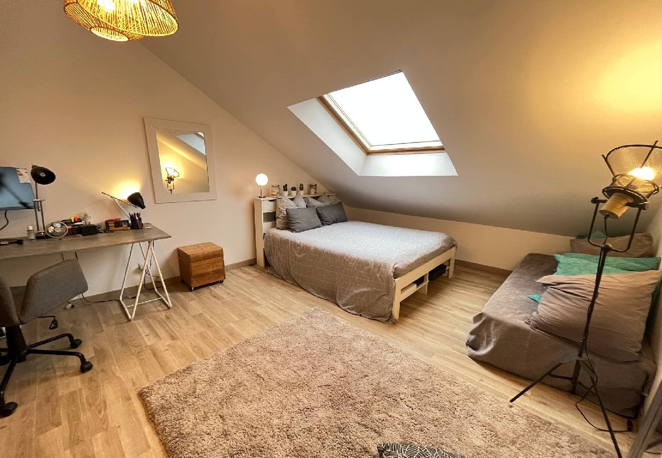 Sleeping area, double bed, desk, relaxation area 