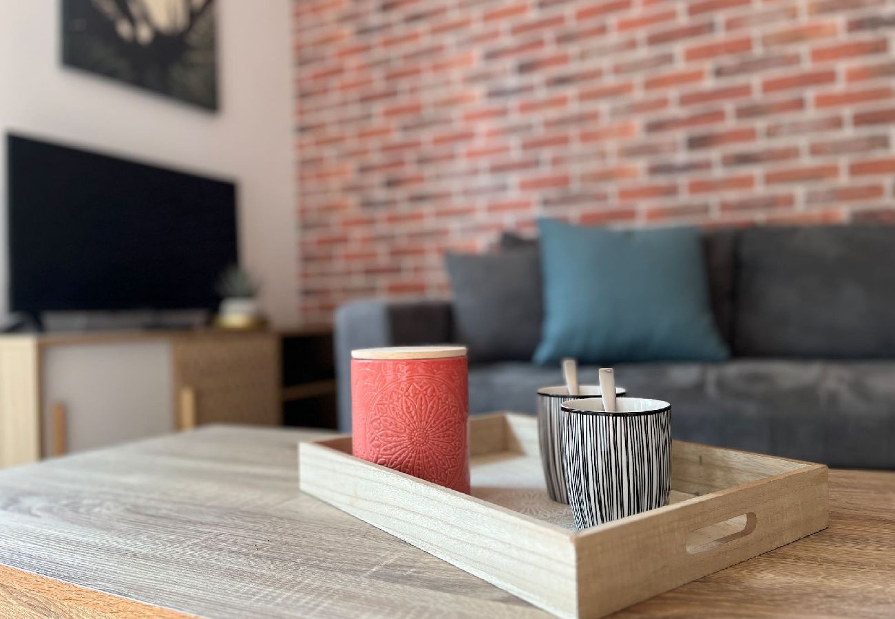 Lounge, breakfast, TV