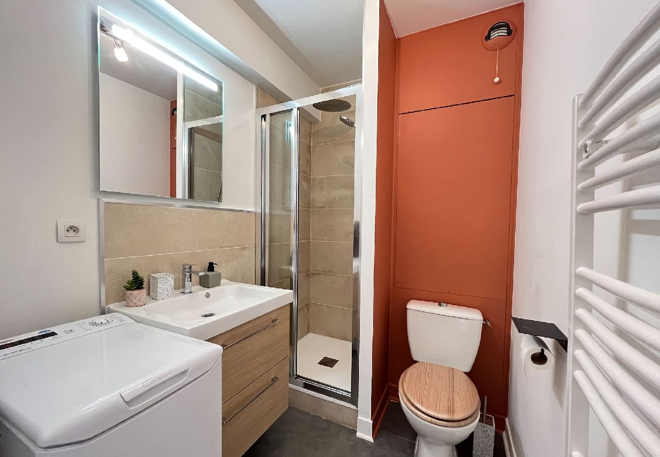 Shower room, washing machine, shower, wc