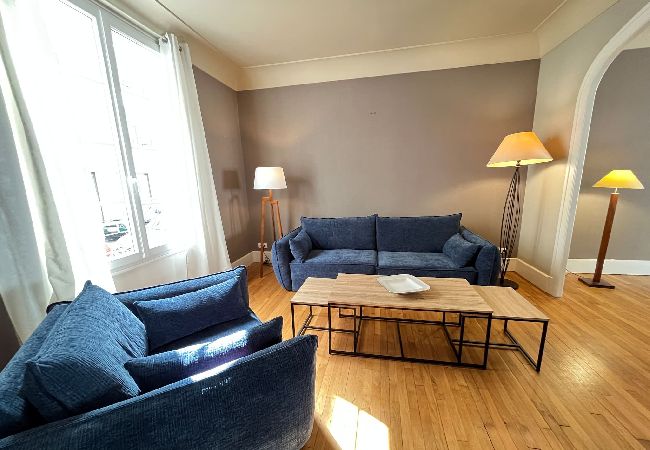 Living room, sofa, convivial  