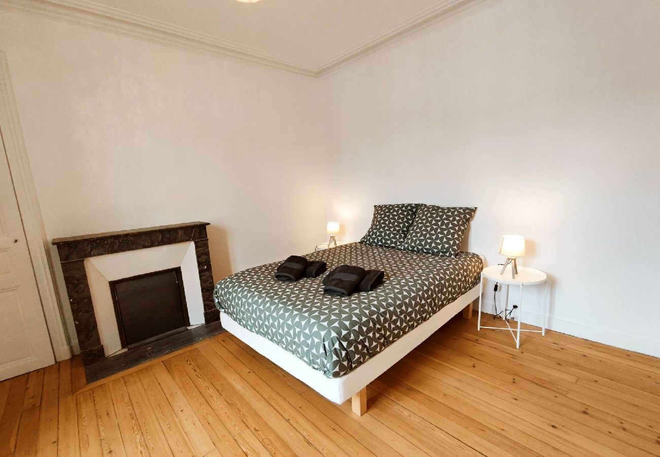 Bedroom, bed, fireplace 