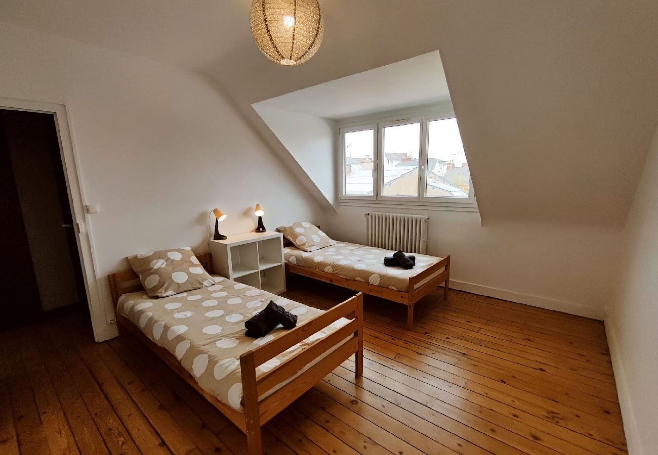 Single bed, storage, light 