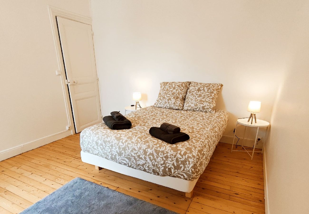 Bedroom, double bed