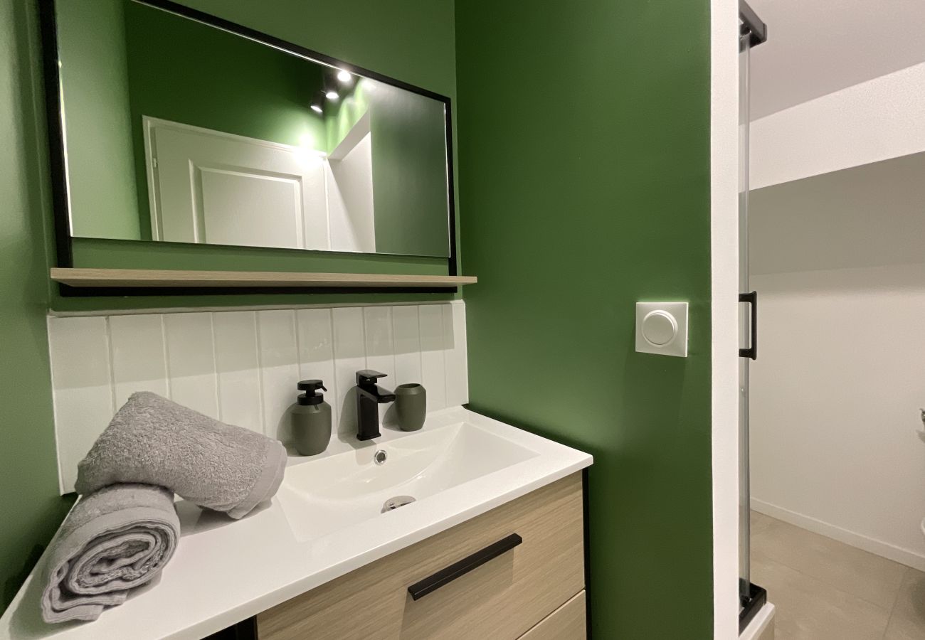 Shower room, washing machine 