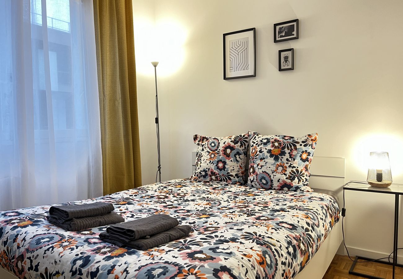 Sleeping area, double bed