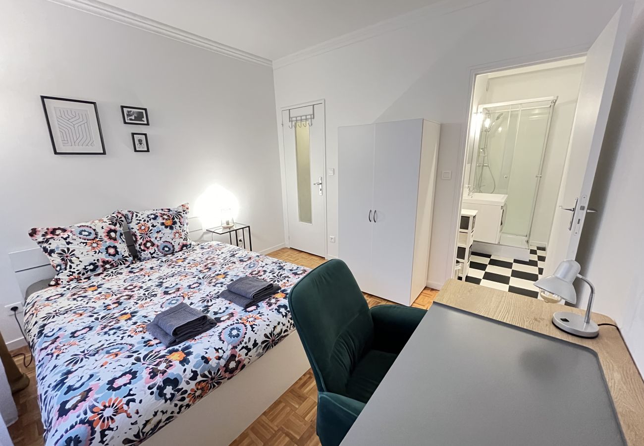 Sleeping area, study, shower room
