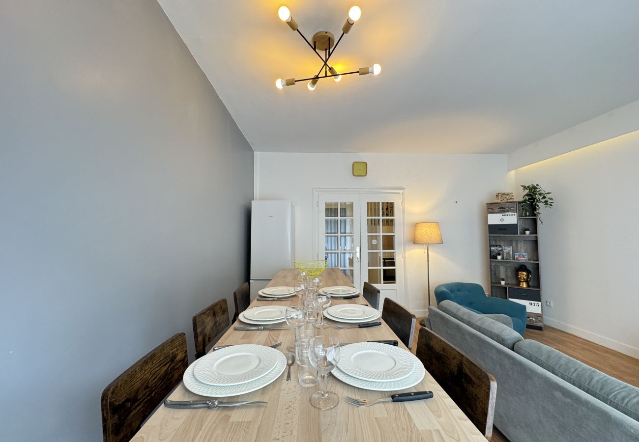Dining room for 6 people. 