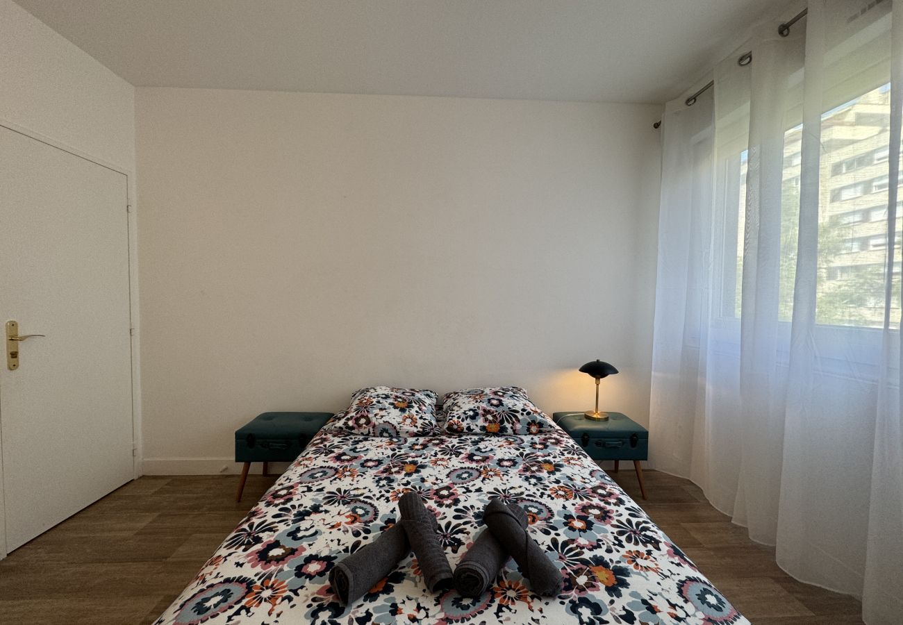 Bedroom 3, double bed 