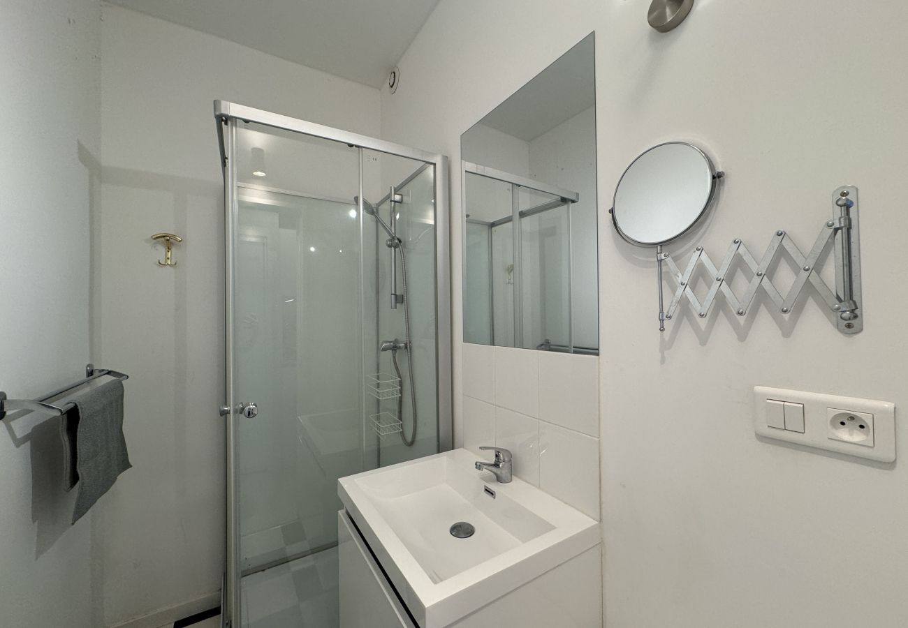 Shower room, shower, vanity unit 