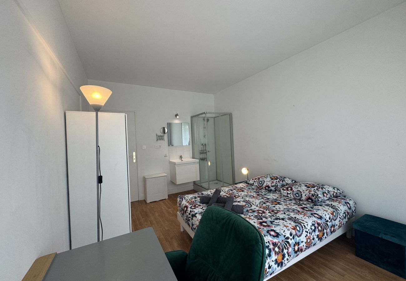 Bedroom 2, double bed, shower room 
