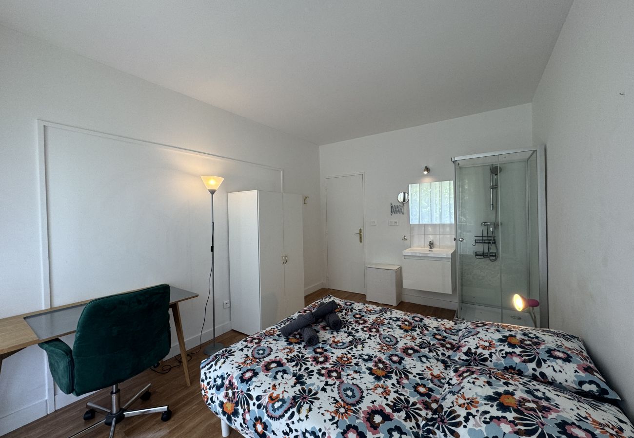 Bedroom 2, double bed, shower room