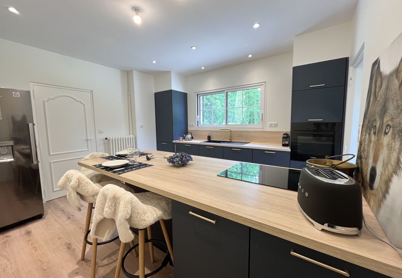 Kitchen, fridge, toaster, crockery...
