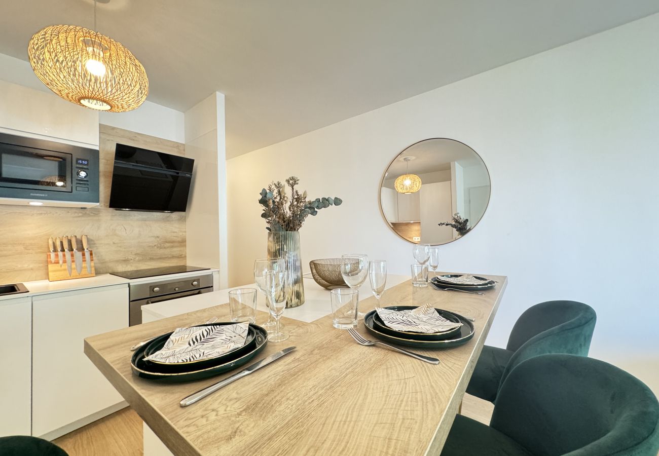 Fully equipped kitchen, dishwasher, fridge, oven, microwave