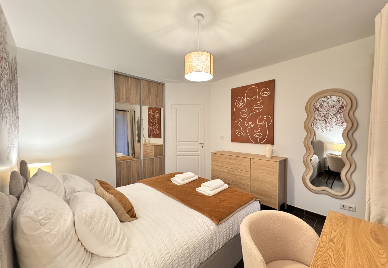 Rent by room in Arnage - Palier Sakura - Villa Nausicáa - 8p - Piscine