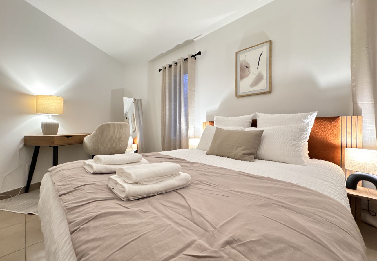 Rent by room in Arnage - Palier Sakura - Villa Nausicáa - 8p - Piscine