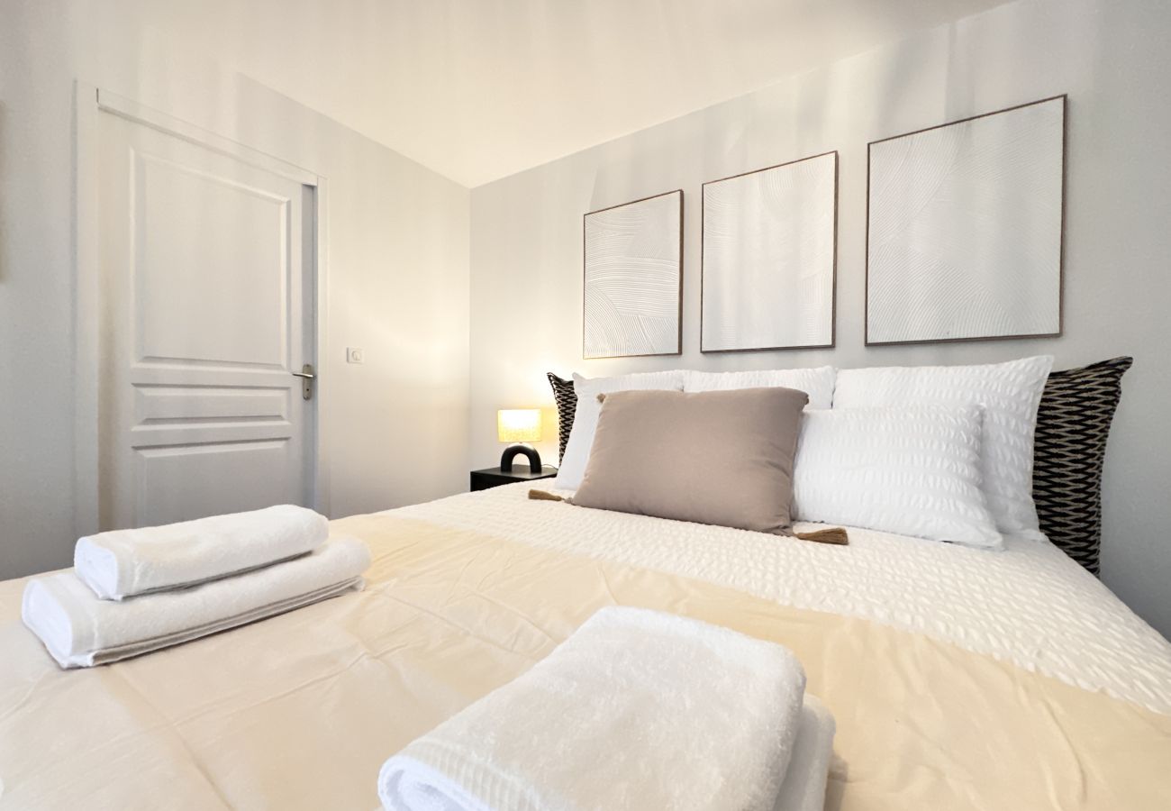 Rent by room in Arnage - Palier Yama - 1er étage - 8 pers - Piscine