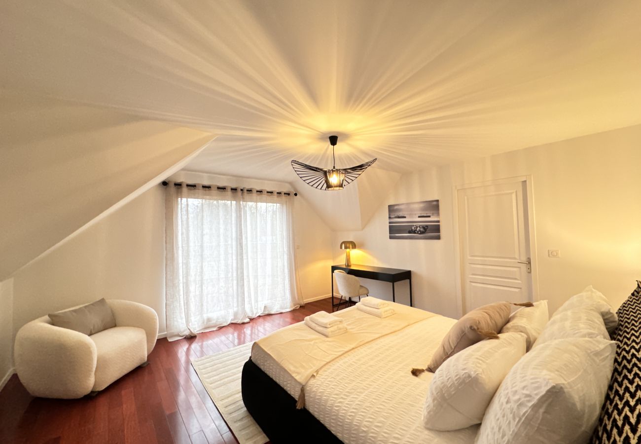 Rent by room in Arnage - Palier Yama - 1er étage - 8 pers - Piscine