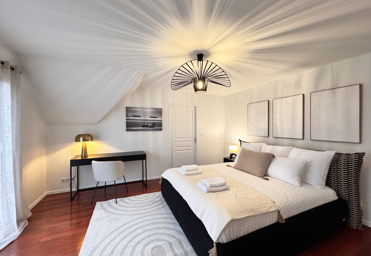 Rent by room in Arnage - Palier Yama - 1er étage - 8 pers - Piscine