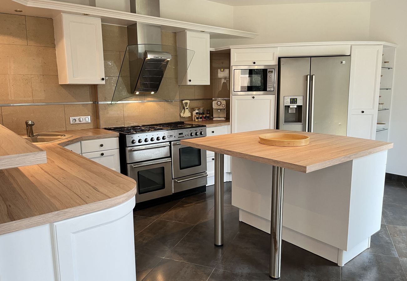 Rent by room in Arnage - Palier Yama - 1er étage - 8 pers - Piscine