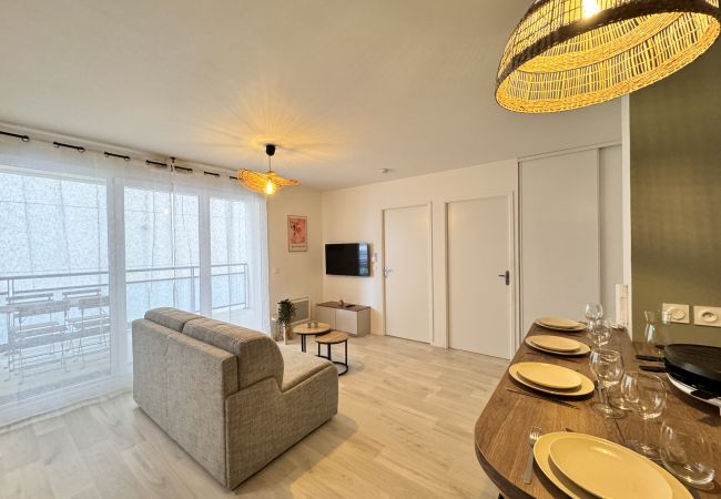 Apartment in Le Mans - L'Azur - Parking - Balcon - Circuit 24h - 4 pers Apartment in Le Mans - L'Azur - Parking - Balcon - Circuit 24h - 4 pers