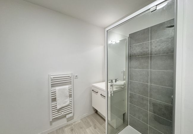 Apartment in Le Mans - L'Azur - Parking - Balcon - Circuit 24h - 4 pers Apartment in Le Mans - L'Azur - Parking - Balcon - Circuit 24h - 4 pers