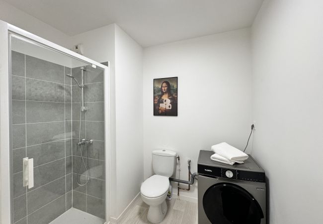 Apartment in Le Mans - L'Azur - Parking - Balcon - Circuit 24h - 4 pers Apartment in Le Mans - L'Azur - Parking - Balcon - Circuit 24h - 4 pers