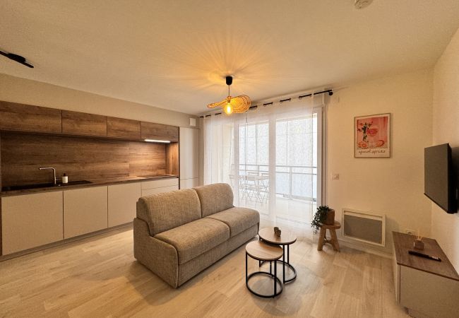 Apartment in Le Mans - L'Azur - Parking - Balcon - Circuit 24h - 4 pers Apartment in Le Mans - L'Azur - Parking - Balcon - Circuit 24h - 4 pers