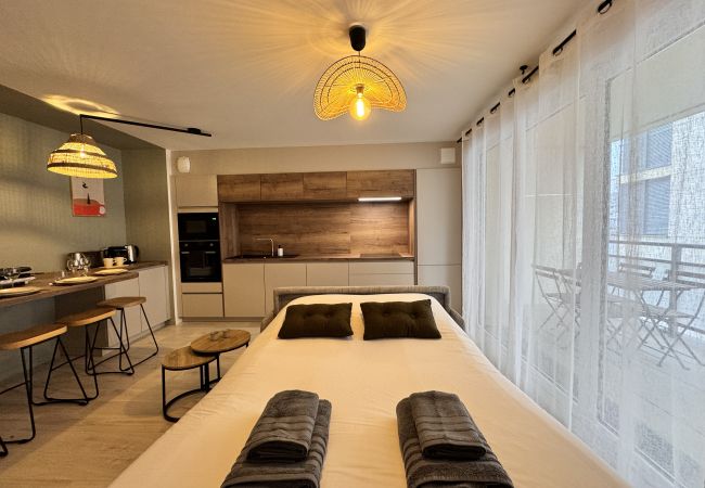 Apartment in Le Mans - L'Azur - Parking - Balcon - Circuit 24h - 4 pers Apartment in Le Mans - L'Azur - Parking - Balcon - Circuit 24h - 4 pers