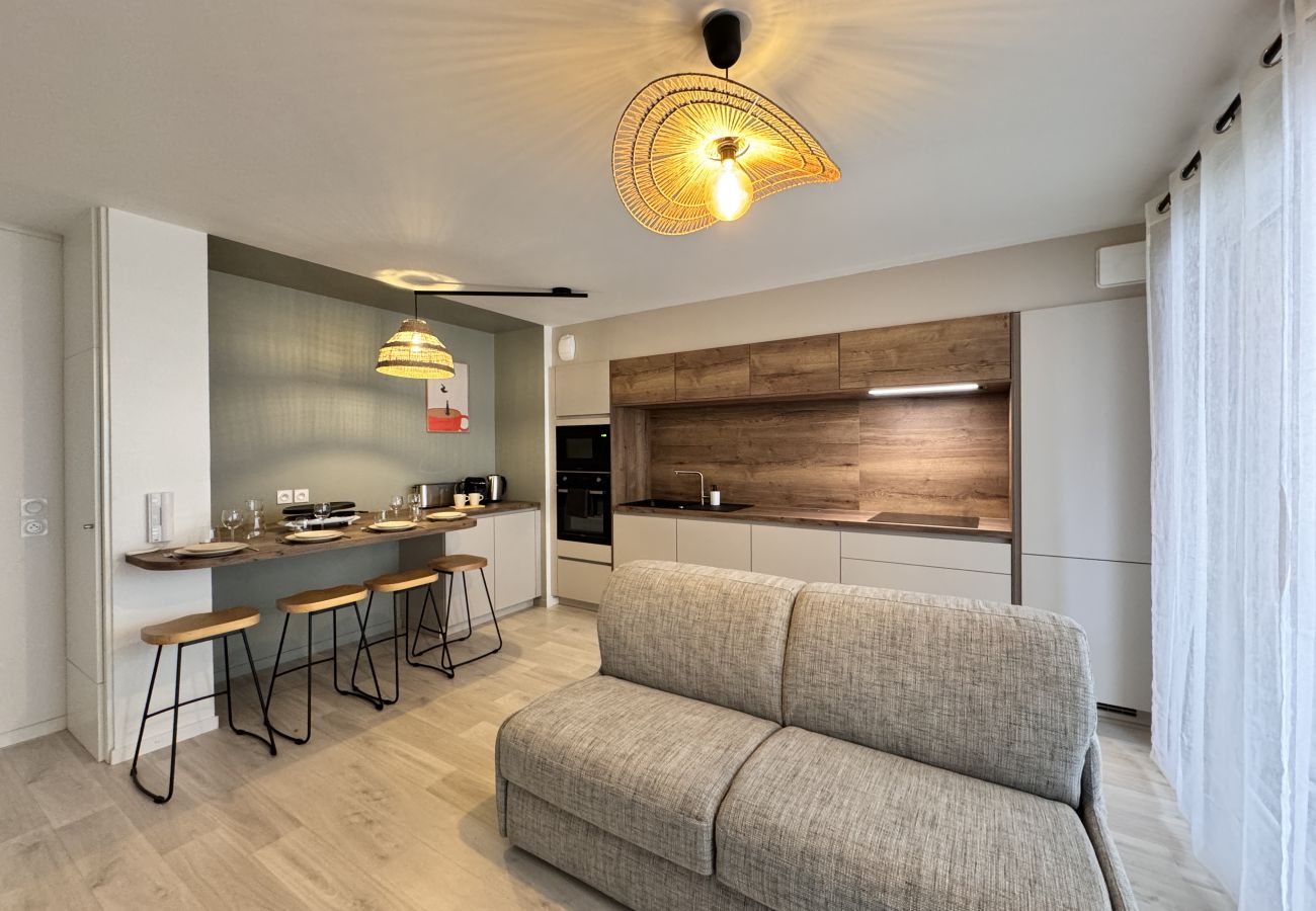 Fully-equipped kitchen and dining area. 
