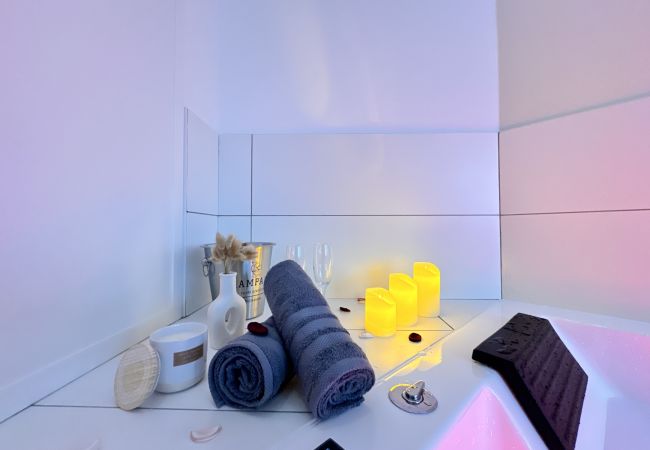 Studio in Le Mans - Mon spa privé - Balnéo & Sauna - Le Mans insolite Studio in Le Mans - Mon spa privé - Balnéo & Sauna - Le Mans insolite