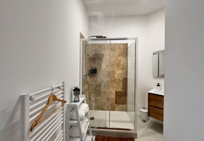 Studio in Le Mans - Mon spa privé - Balnéo & Sauna - Le Mans insolite Studio in Le Mans - Mon spa privé - Balnéo & Sauna - Le Mans insolite