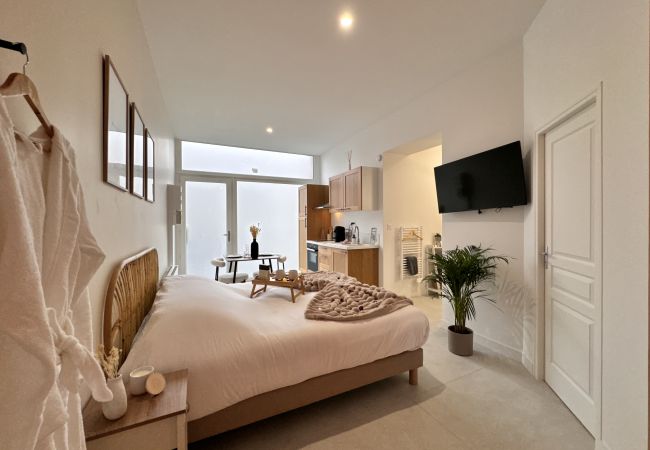 Studio in Le Mans - Mon spa privé - Balnéo & Sauna - Le Mans insolite Studio in Le Mans - Mon spa privé - Balnéo & Sauna - Le Mans insolite