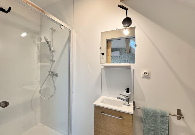 Rent by room in Ruaudin - Chambre 2 - Proche circuit - Campagne - 2p Rent by room in Ruaudin - Chambre 2 - Proche circuit - Campagne - 2p