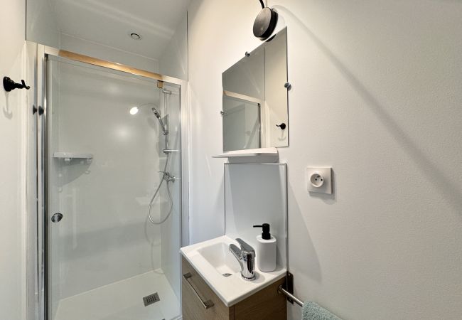 Rent by room in Ruaudin - Chambre 2 - Proche circuit - Campagne - 2p Rent by room in Ruaudin - Chambre 2 - Proche circuit - Campagne - 2p