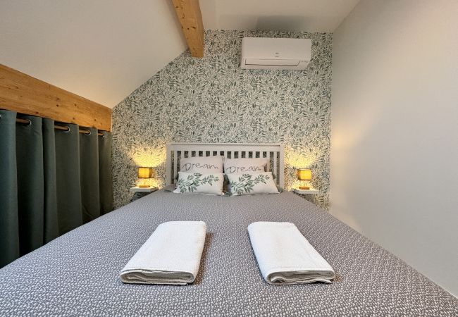 Rent by room in Ruaudin - Chambre 2 - Proche circuit - Campagne - 2p Rent by room in Ruaudin - Chambre 2 - Proche circuit - Campagne - 2p