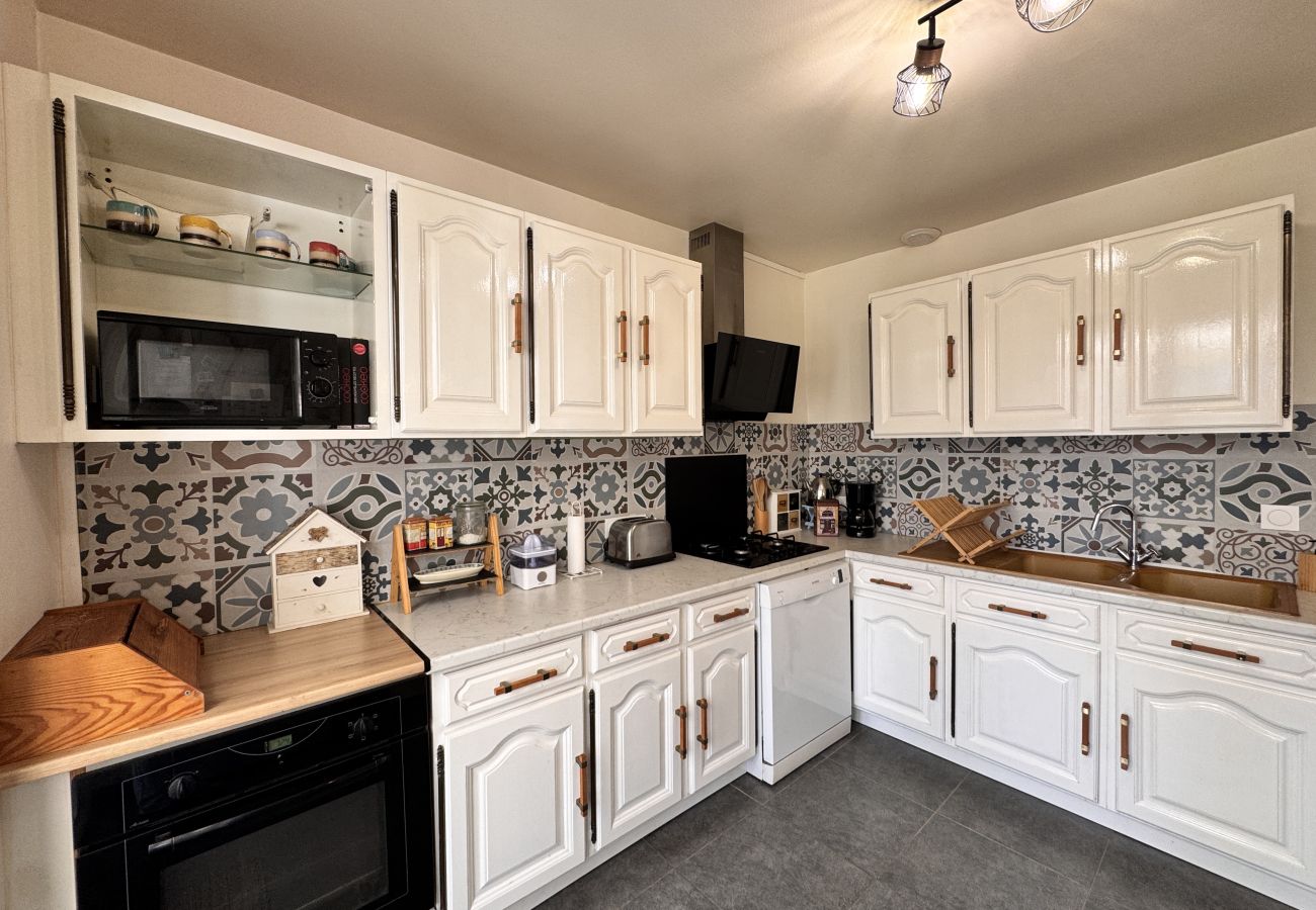 Fully equipped kitchen to prepare your meals. 