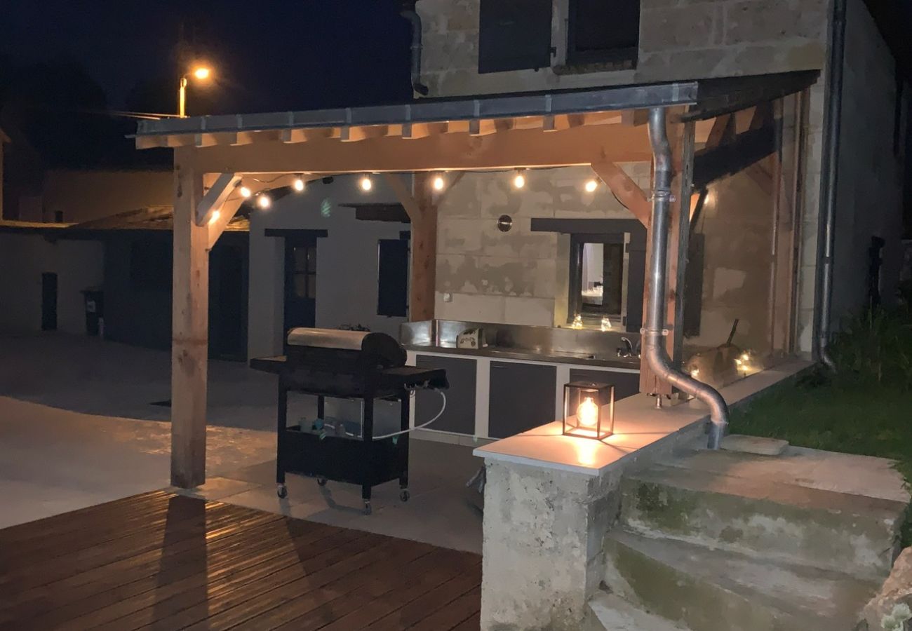 Outdoor kitchen with gas barbecue