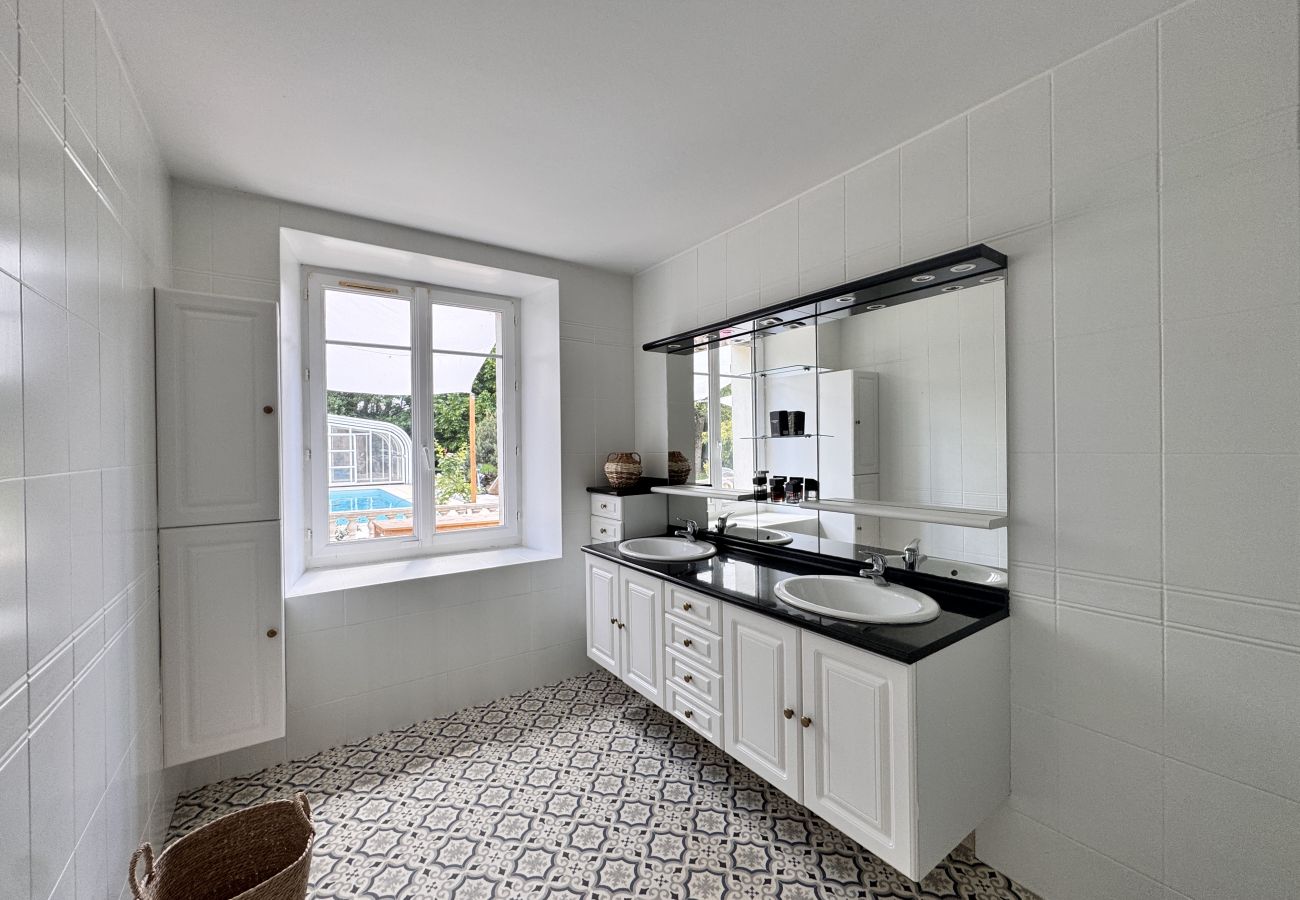 En-suite shower room.