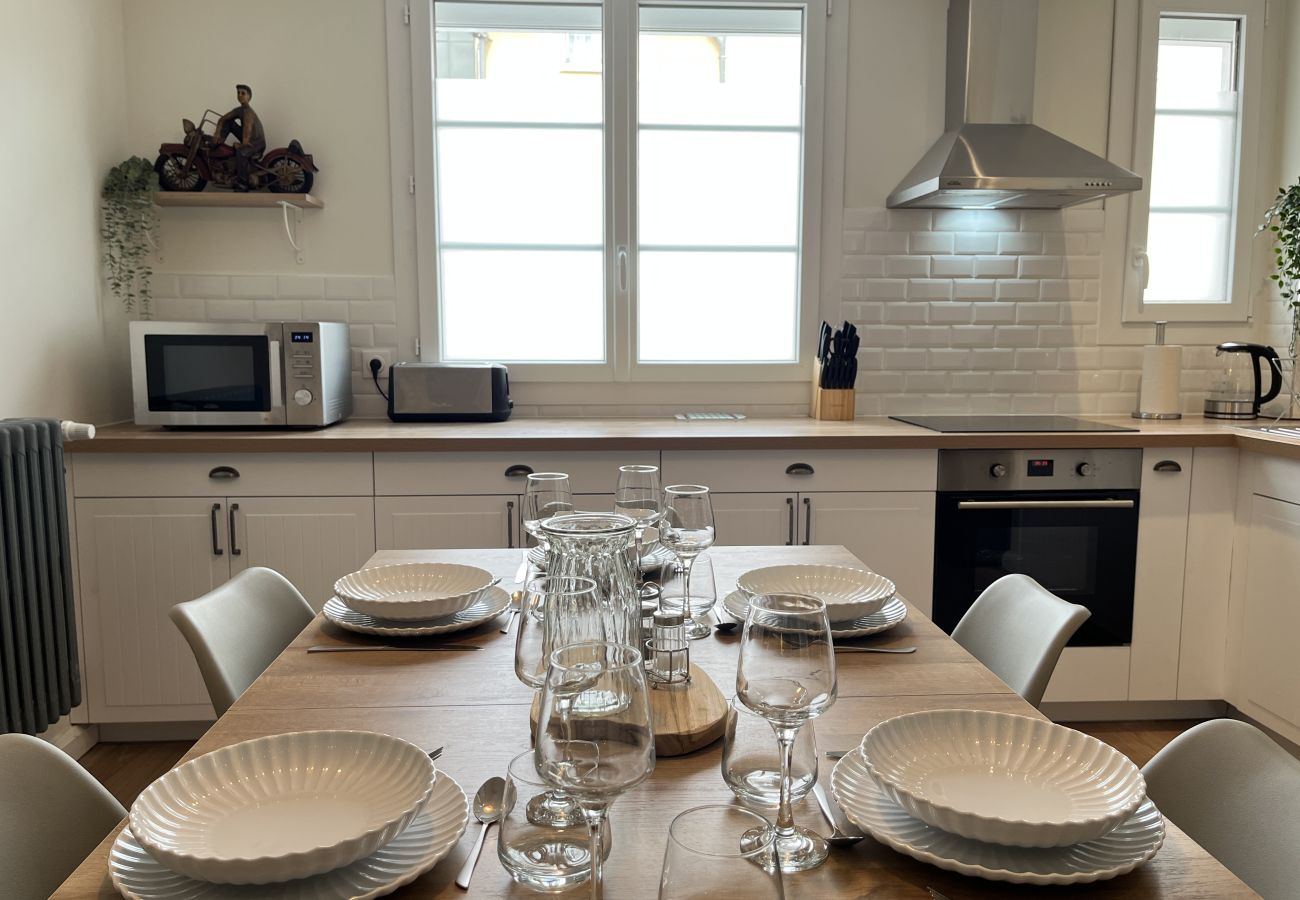 Dining room for 6 people. 