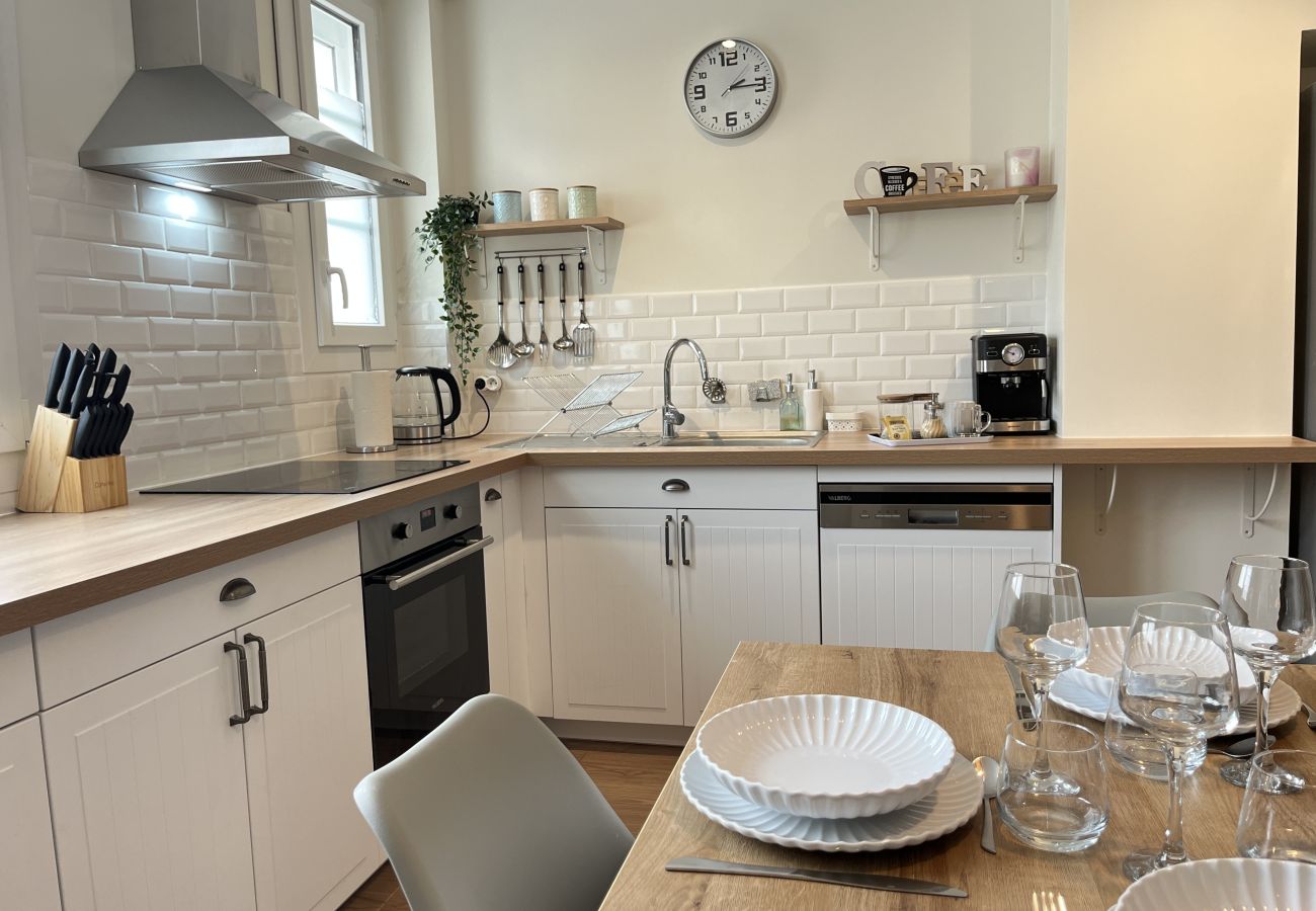 Apartment in Le Mans - Le Fleury Chic - Centre - Tramway - 5 pers