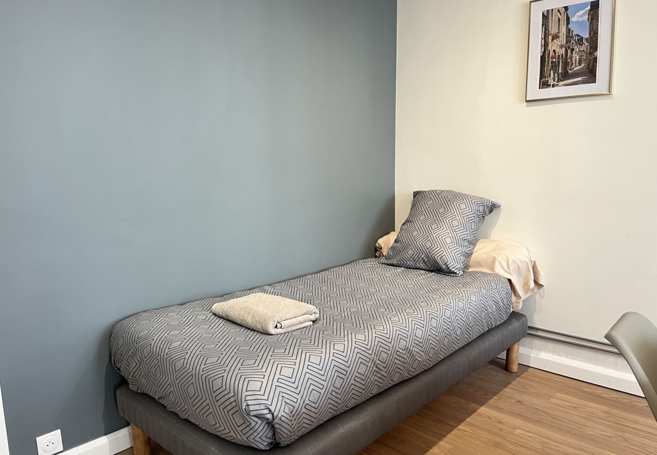  Single bed