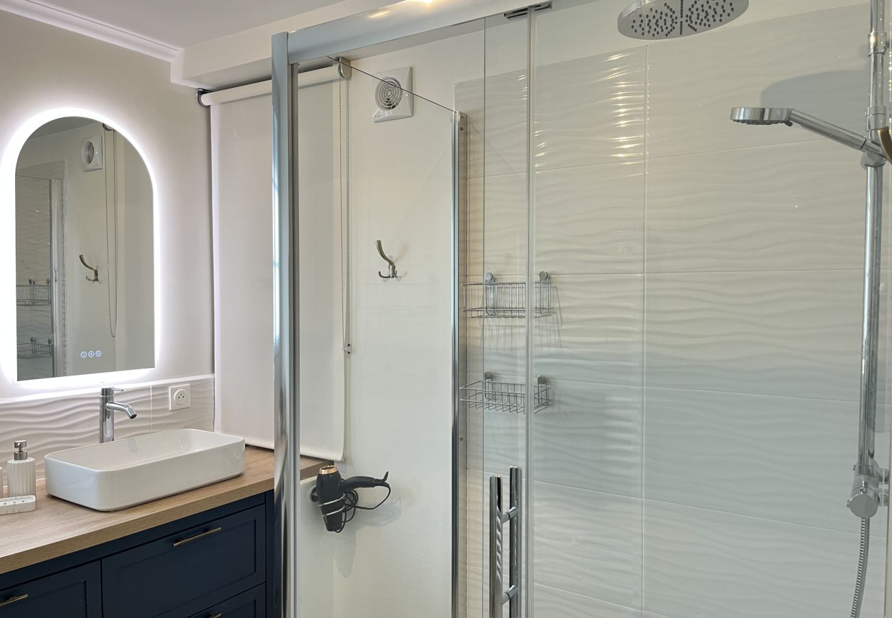 Apartment in Le Mans - Le Fleury Chic - Centre - Tramway - 5 pers