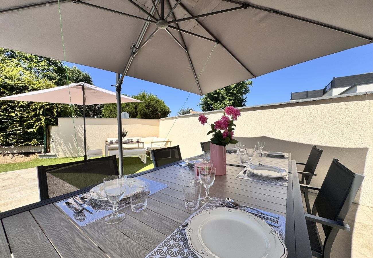 Garden with terrace.