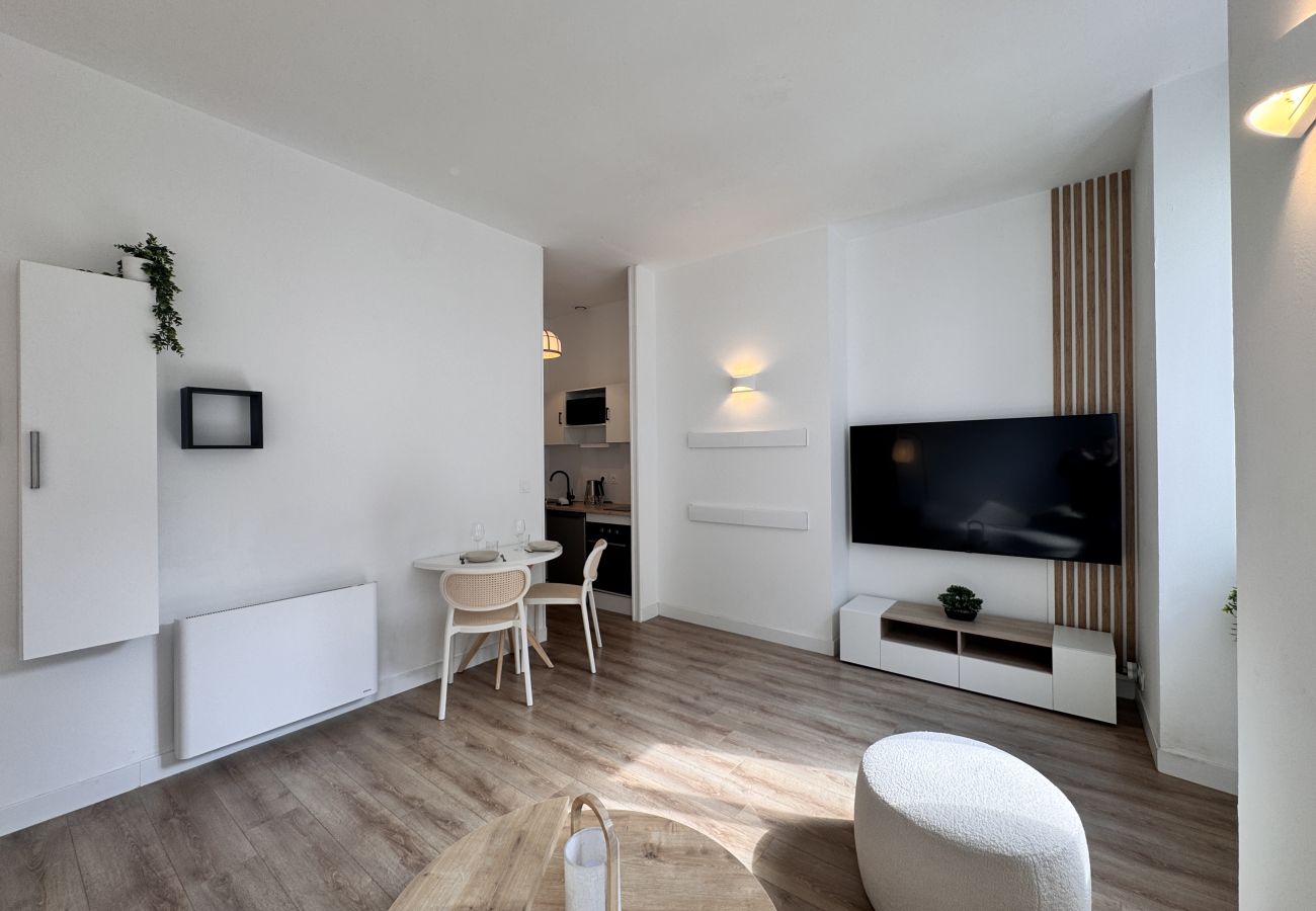 Apartment in Le Mans - La Perle - Place de la République - 2p