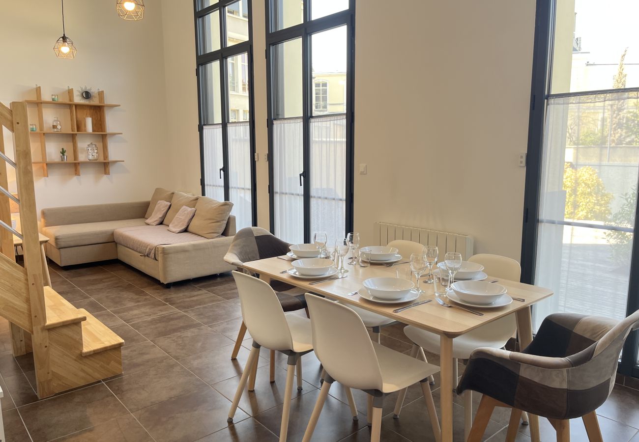 Apartment in Le Mans - L'Arbre - apt 1 - 6 pers - parking sur réservation