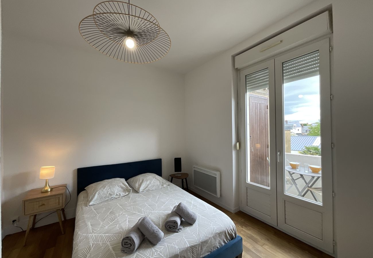 Habitación, cama doble, balcón 