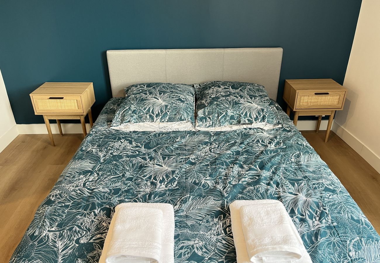 Cama doble, dormitorio