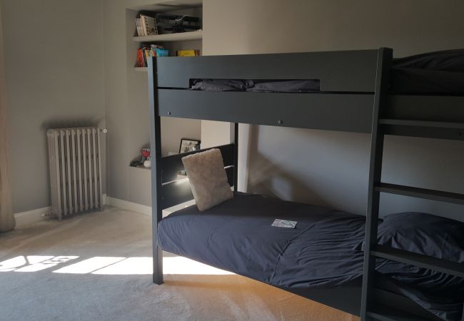 Dormitorio, litera, cama individual 