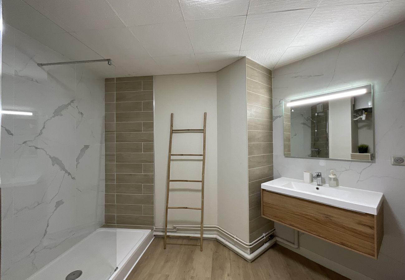Cuarto de baño, ducha, tocador, wc